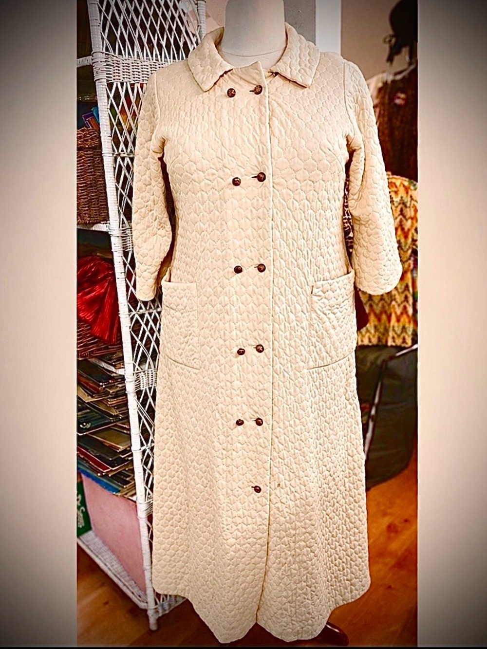 ^Saybury- Vintage 60’s - quilted nylon robe- gold buttons, pockets- XL - as is